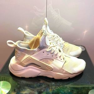 SOLD!! Nike Air Huarache